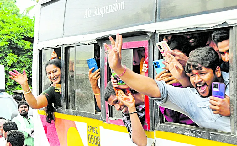 Vinukonda is crowded with people to see Jagan