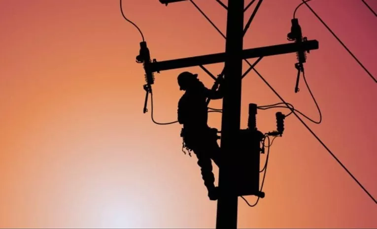 Power supply Stop In Electric lineman in Suryapet 