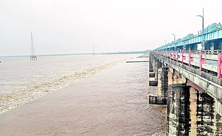 Flood surge in Godavari