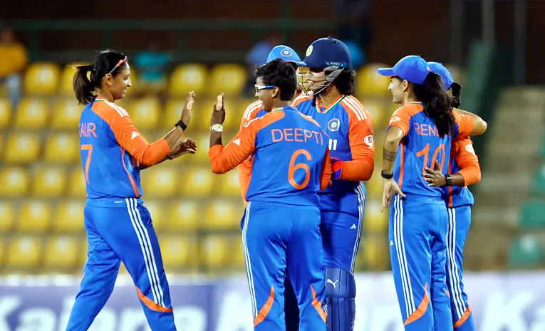 India starts campaign with a clinical win over Pakistan