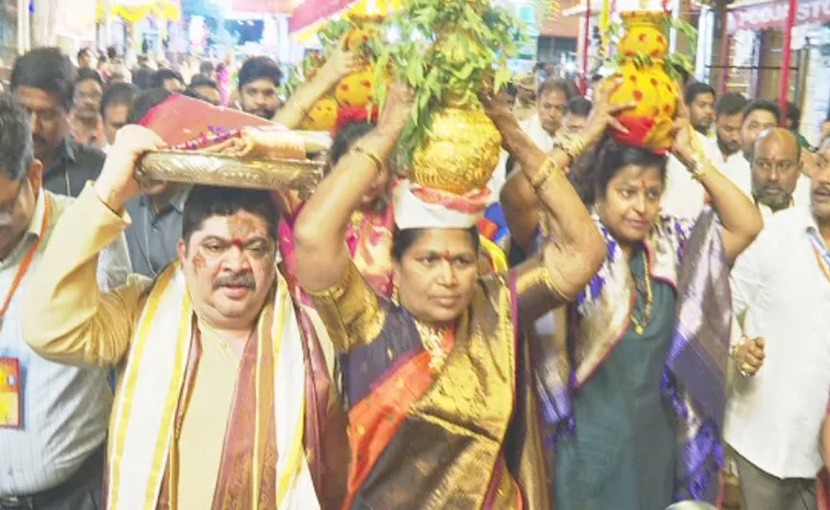 Lashkar Bonalu At Secunderabad Ujjaini Mahankali Temple