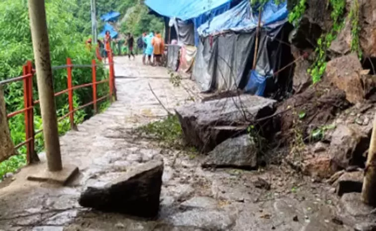 Kedarnath Walkway Landslide Accident, 3 Dead