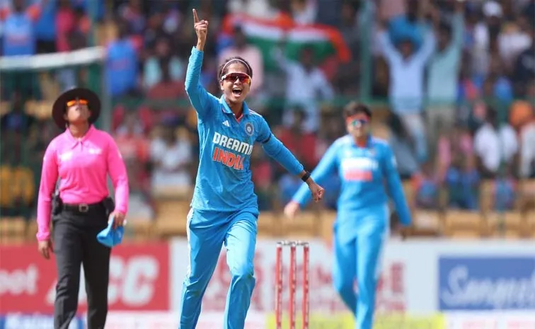 Fractured finger sidelines Shreyanka Patil from Asia Cup