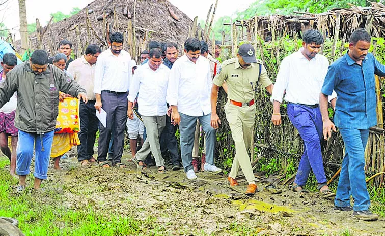 Ponguleti Srinivasa Reddy order to the officials as Godavari is overflowing