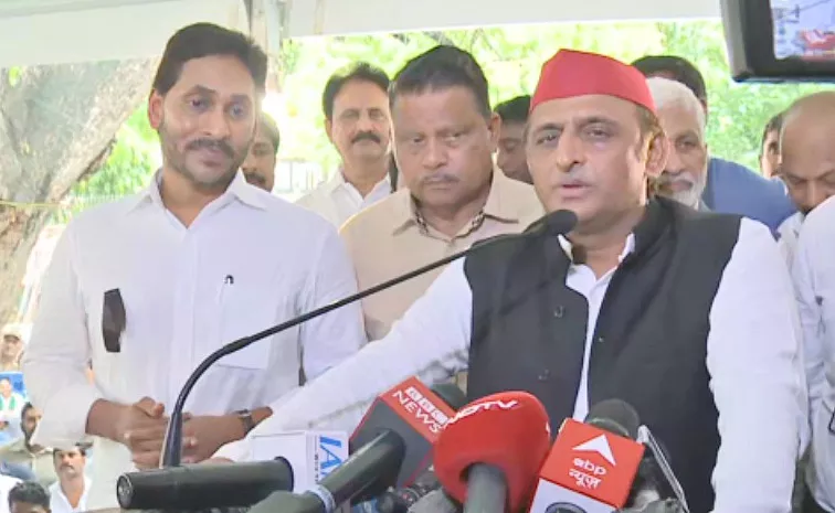 akhilesh yadav speech at ys jagan darna delhi