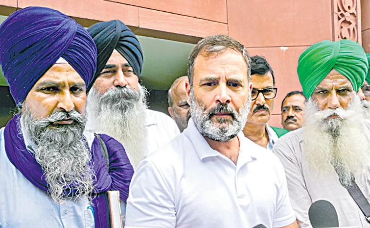 Rahul Gandhi Meets Farmers At Parliament