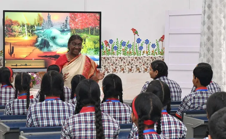 Droupadi Murmu  2 nd anniversary As President Becomes Teacher For A Day