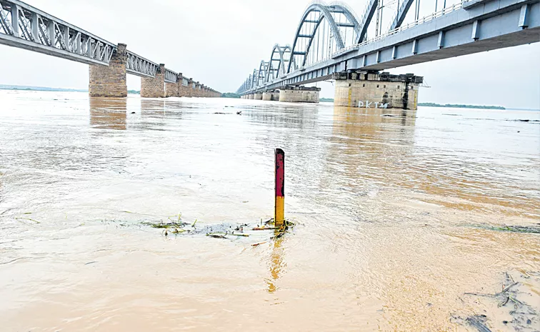 Godavari flood continues