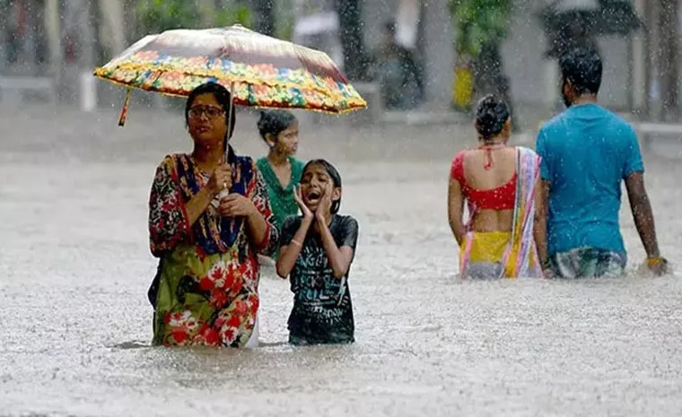 Heavy rain alert in Maharashtra: Light ops hit in Mumbai, 3 electrocuted in Pune