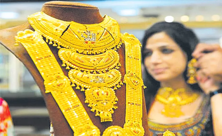 Gold price declines by Rs 5000 per kg in past three sessions