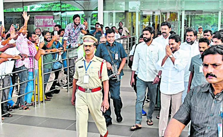 YS Jagan mohan reddy reached Tadepalli