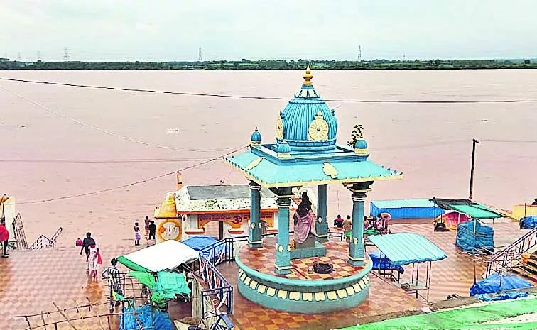 Godavari water level at Bhadrachalam increases again second warning issued