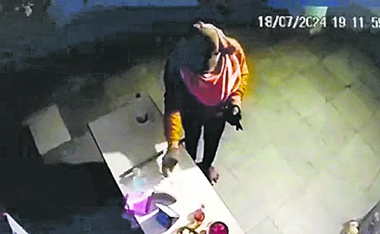 Disappointed Thief Leaves Rs 20 on Table after Robbery attempt fails