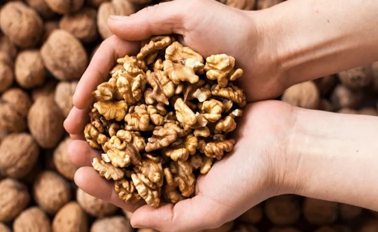 Avoid Eating Walnuts If You Have T​his Medical Condition