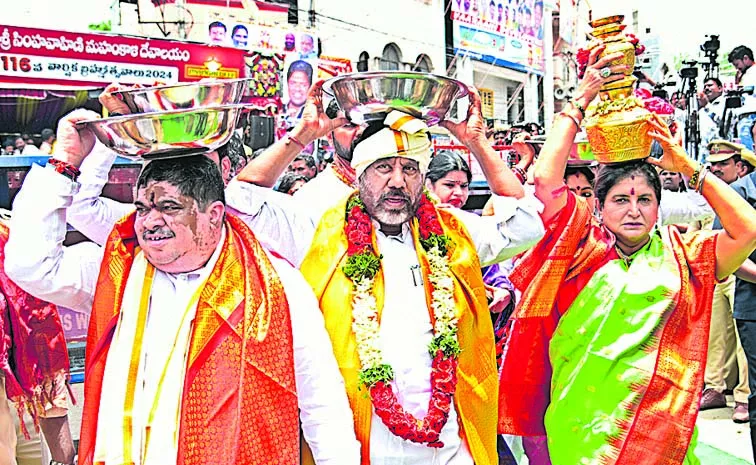 Lal Darwaza Bonalu: Deputy CM Bhatti Vikramarka Special Prayers