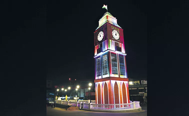 The first clock tower in Maha Visakha