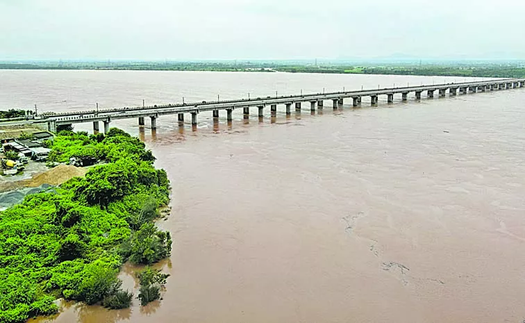 Reduced Flood Of Godavari At Bhadrachalam