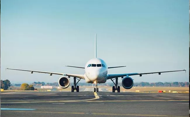 Increasing number of airport passengers to Delhi