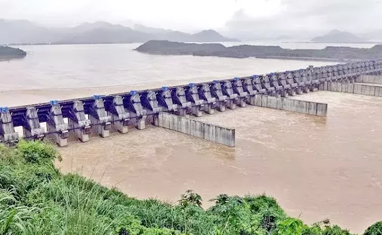 First Danger Alert Again At Bhadrachalam, Godavari Water Level Rises