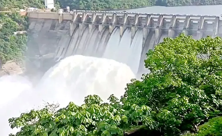 Heavy Flood Water Inflow To Srisailam Reservoir