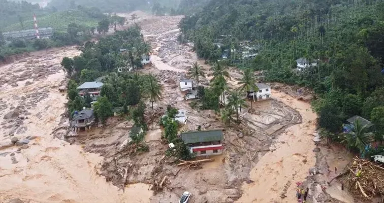 Imd Predicts More Heavy Rainfall, Sounds Red Alert For 8 Districts In Kerala