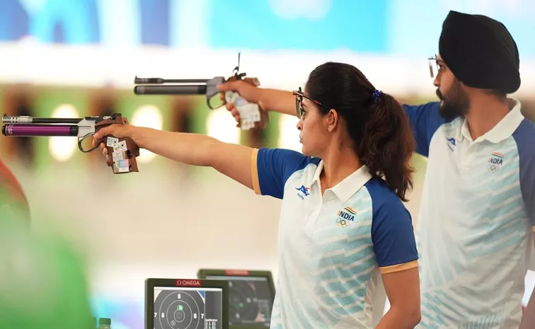 Manu Bhakar and Sarabjot pair lead in pistol mixed event