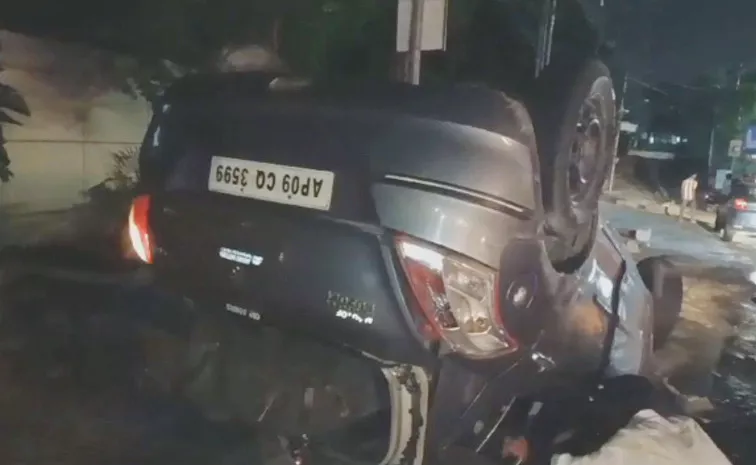 Car Accident At Hyderabad's Jubilee Hills