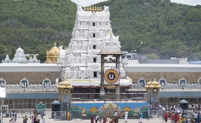 Huge Devotees Rush At Tirumala Temple