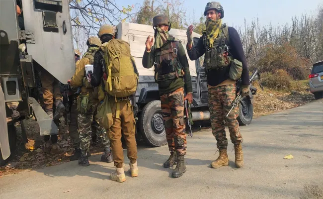 Encounter breaks out in Jammu and Kashmir Kulgam soldier killed