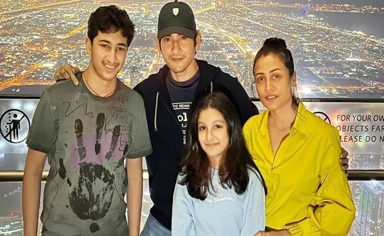 Tollywood Hero Mahesh Babu Family back To Hyderabad After Vacation