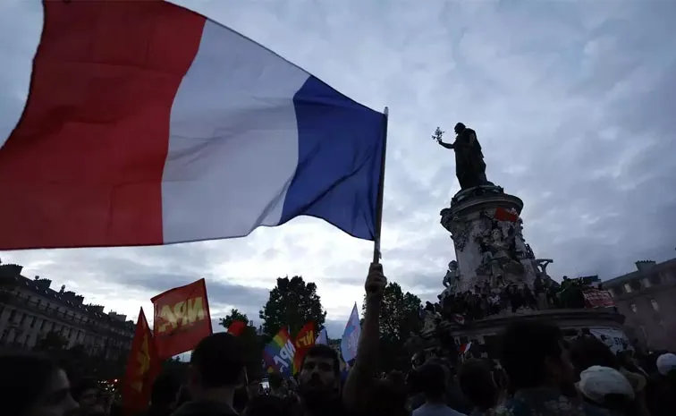 France leftists beat Right party but No single party has majority