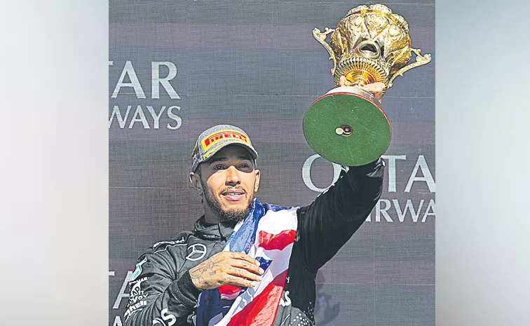 Hamilton wins again in F1 race after 945 days