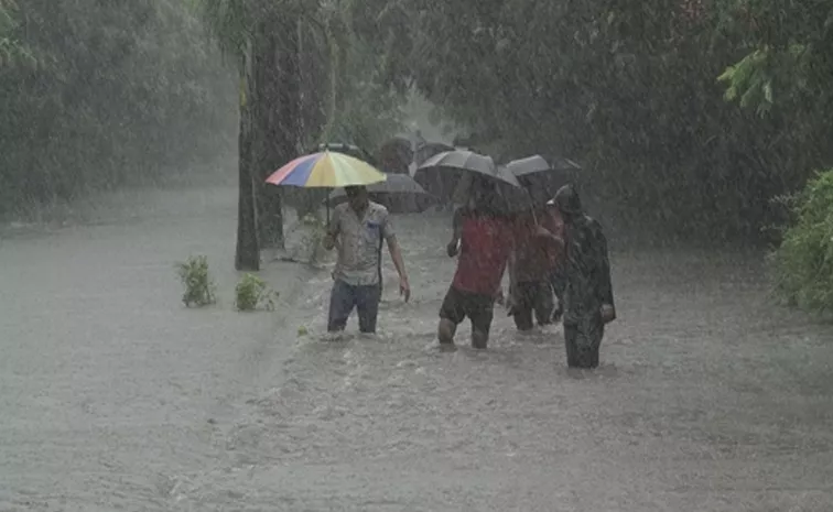 Mumbai City Waterlogged After Overnight Downpour