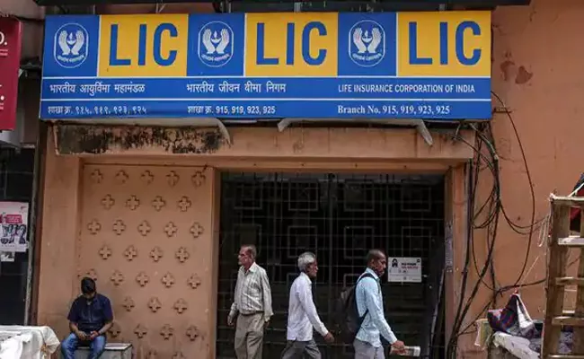 LIC advised to update the investors PAN for dividend