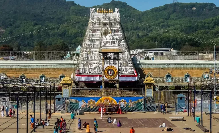 Huge Devotees Rush At Tirumala 