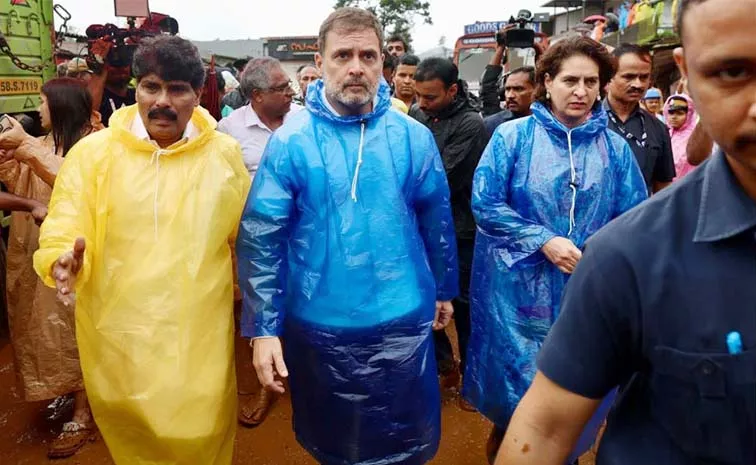 Rahul Gandhi, Priyanka visit landslide site in Wayanad