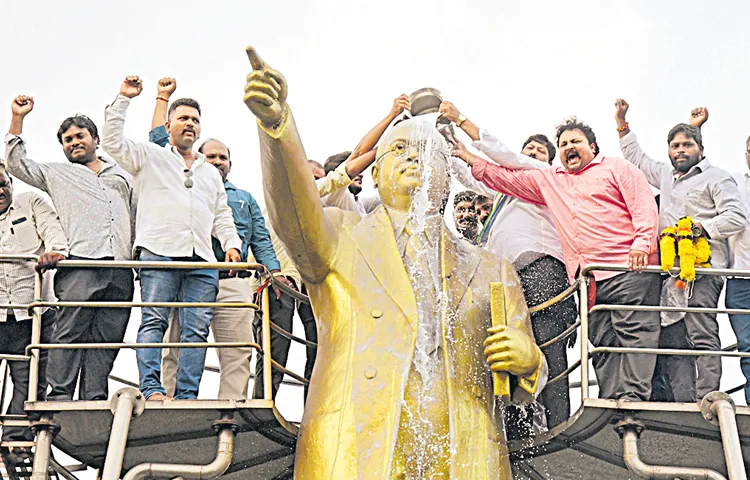 Protest at Ambedkar statue 