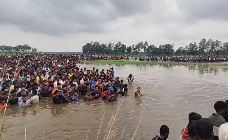 Tension Prevails As 1000 Bangladeshis Gather At Bengal Border