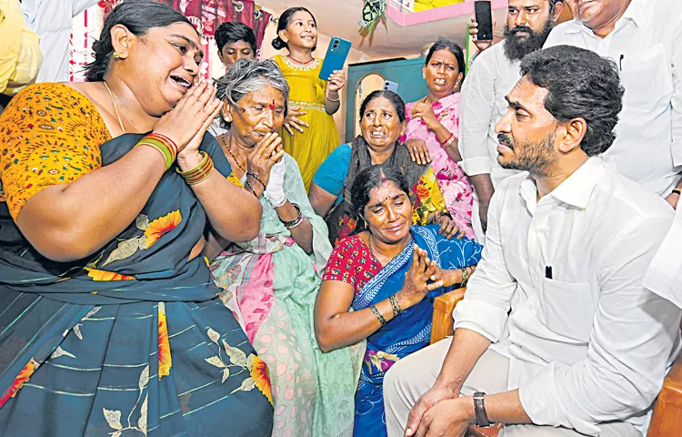 YS Jagan mohan Reddy visited Subbaraidus family