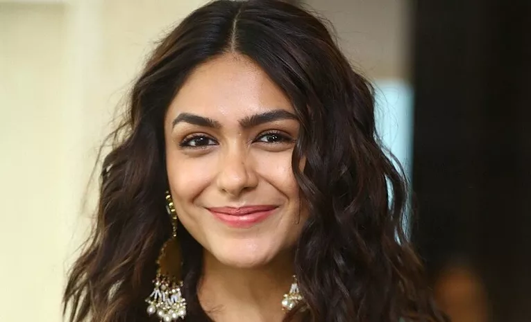 Mrunal Thakur says she missed out on many movies due to kissing scenes