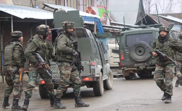 2 soldiers killed in gunfight with terrorists in Jammu kashmir Anantnag district