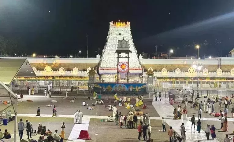 Huge Devotees Rush At Tirumala Temple