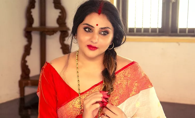 Namitha says no glamour roles