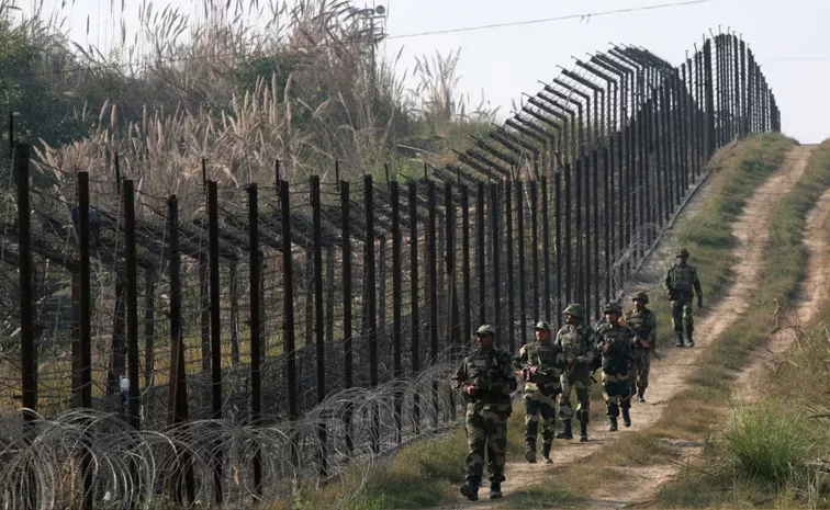 Pakistani Intruder Shot Dead by BSF