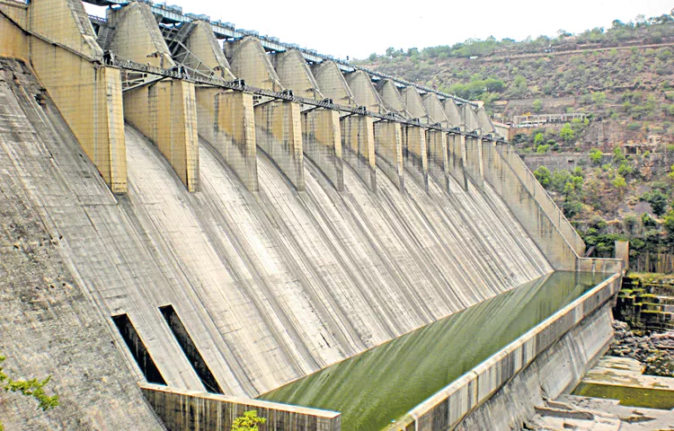 The gates of Srisailam and Sagar reservoirs are closed