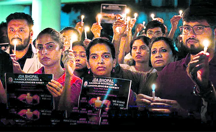 Night Is Hours: Kolkata Women Protest For Justice In Doctor Death