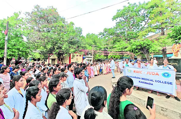 ‘అత్యవసర’ సేవలకు జూడాలు దూరం