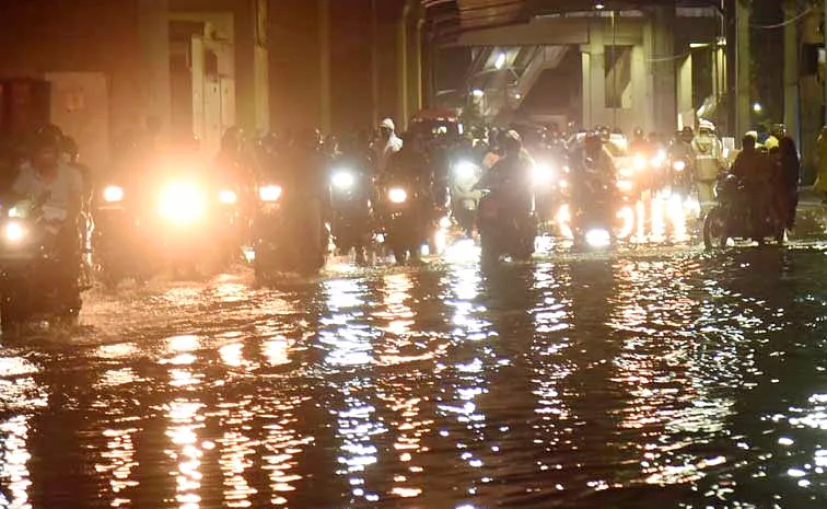 Heavy Rain Lash Across Telangana And Hyderabad