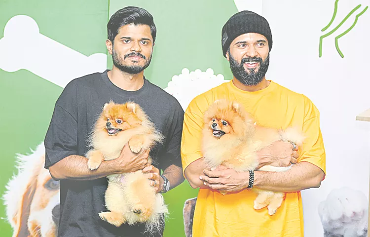 Telugu Film Actor Vijay Devarakonda Started Seven Oaks Pet Hospital In Jubilee Hills