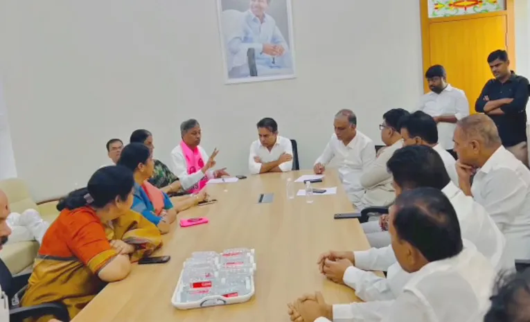 BRS Party Leaders Key Meeting Over Rythu Runa Mafi In Telangana